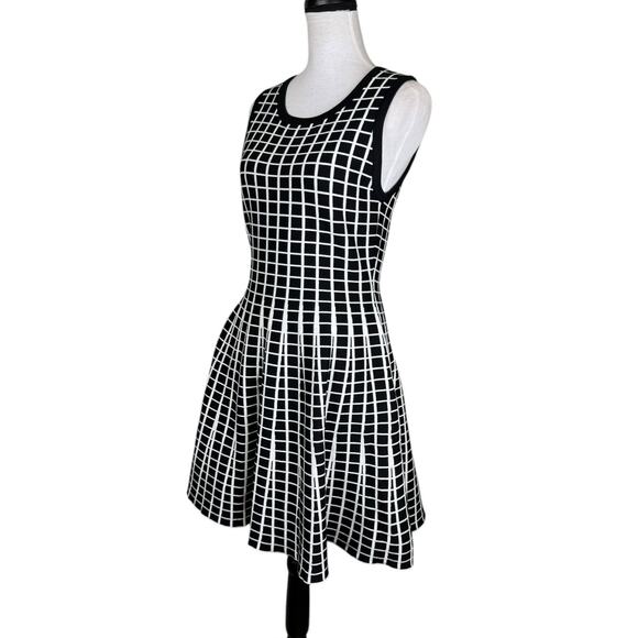 Molly Bracken T2 Black White Windowpane Check Fit & Flare Sweater Knit Dress - Picture 3 of 12